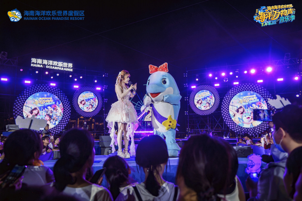 Hainan Dolphin birthday 8.jpg Hainan Dolphin birthday 8.jpg