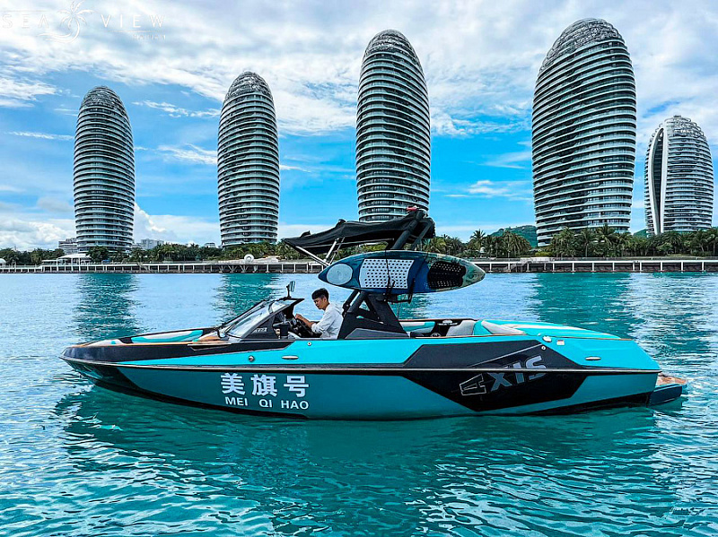 Wakesurfing