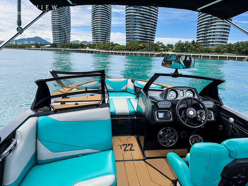 Wakesurfing