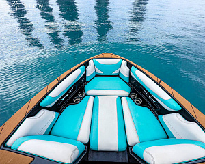 Wakesurfing