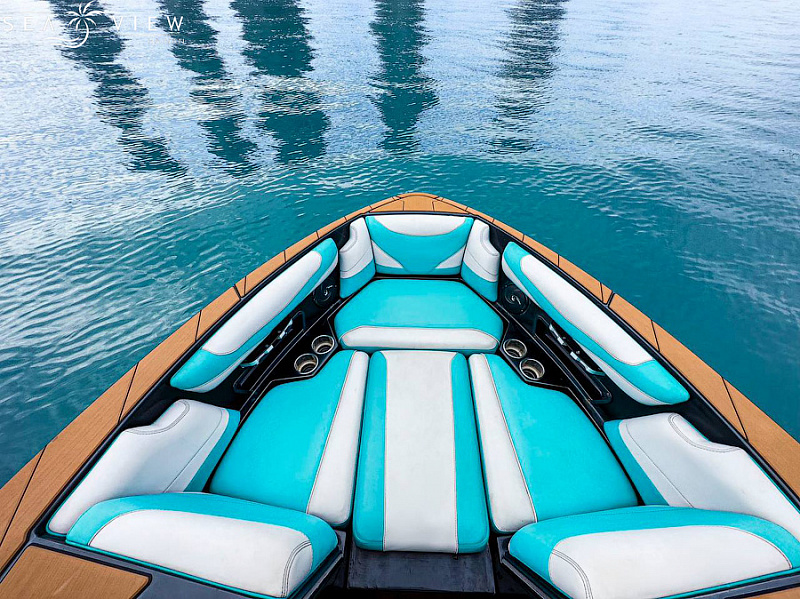 Wakesurfing