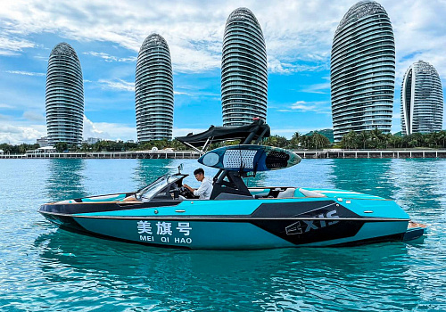 Wakesurfing