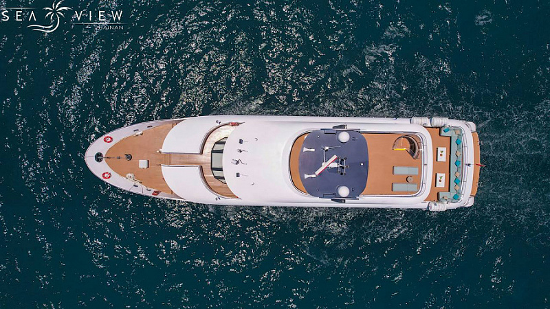 Large yachts
