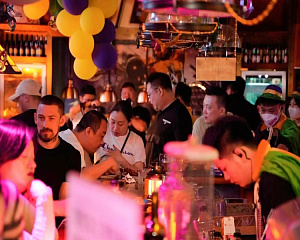 Dolphin Sports Bar & Grill (Dadonghai)